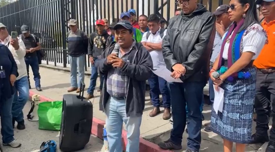 Compartimos video de la manifestación de la Asamblea de organizaciones sociales: A dos años de la gesta histórica por la defensa de la democracia.

Vía: Centinelas por la Dignificación del Estado
facebook.com/watch/live?ref…