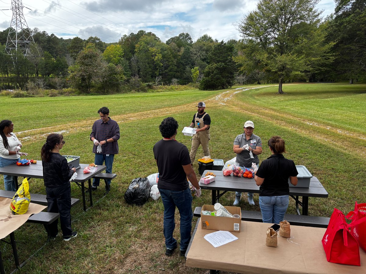 Turning Food Scraps Into Future Soil! efnep.ces.ncsu.edu/2025/10/turnin…