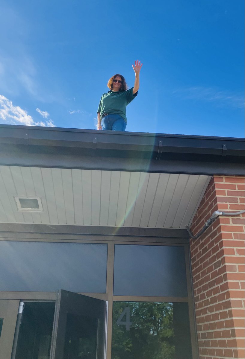 Our custodial staff goes above and beyond! Happy National Custodian Day, Nancy Z. 💚 ⁦<a href="/HenryPufferDG58/">Henry Puffer School - Downers Grove 58</a>⁩ #dg58pride
