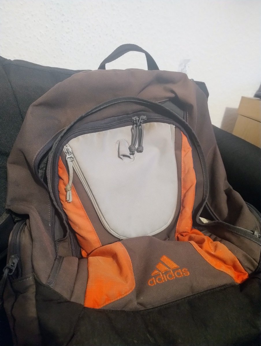 BuganDonneraxt's tweet image. Today, my beloved companian of about 15+ years gave up. My loyal inventory extender, my backup, broke down. He carried a lot of groceries over the years, important documents, presents and cat treats! I hope, one day, i can afford another backpack of this quality.Thanks @adidas 😢