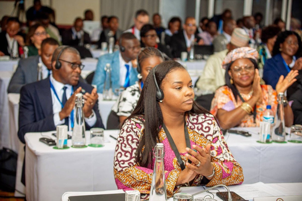le_lepleni01's tweet photo. Ce jeudi 2 octobre 2025 à Harare, Zimbabwe, la Vice-Ministre des Affaires étrangères, Madame Noëlla Ayeganagato Nakwipone (@Ayeganagato_N1), a pris part à la 22ᵉ Réunion des Ministres des Affaires étrangères des pays nordiques et africains, organisée autour du thème :« Exploiter la technologie et la collaboration pour des sociétés prêtes pour l’avenir ».
Cette réunion vise à renforcer la coopération multilatérale et sécuritaire, à promouvoir l’innovation et l’engagement des jeunes en tant que catalyseurs du développement durable, ainsi qu’à préparer des accords économiques et technologiques plus structurés entre les pays africains et les pays nordiques.

La Présidence RDC 
Primature de la République Démocratique du Congo 
Ministère de la Communication et Médias de la RD Congo