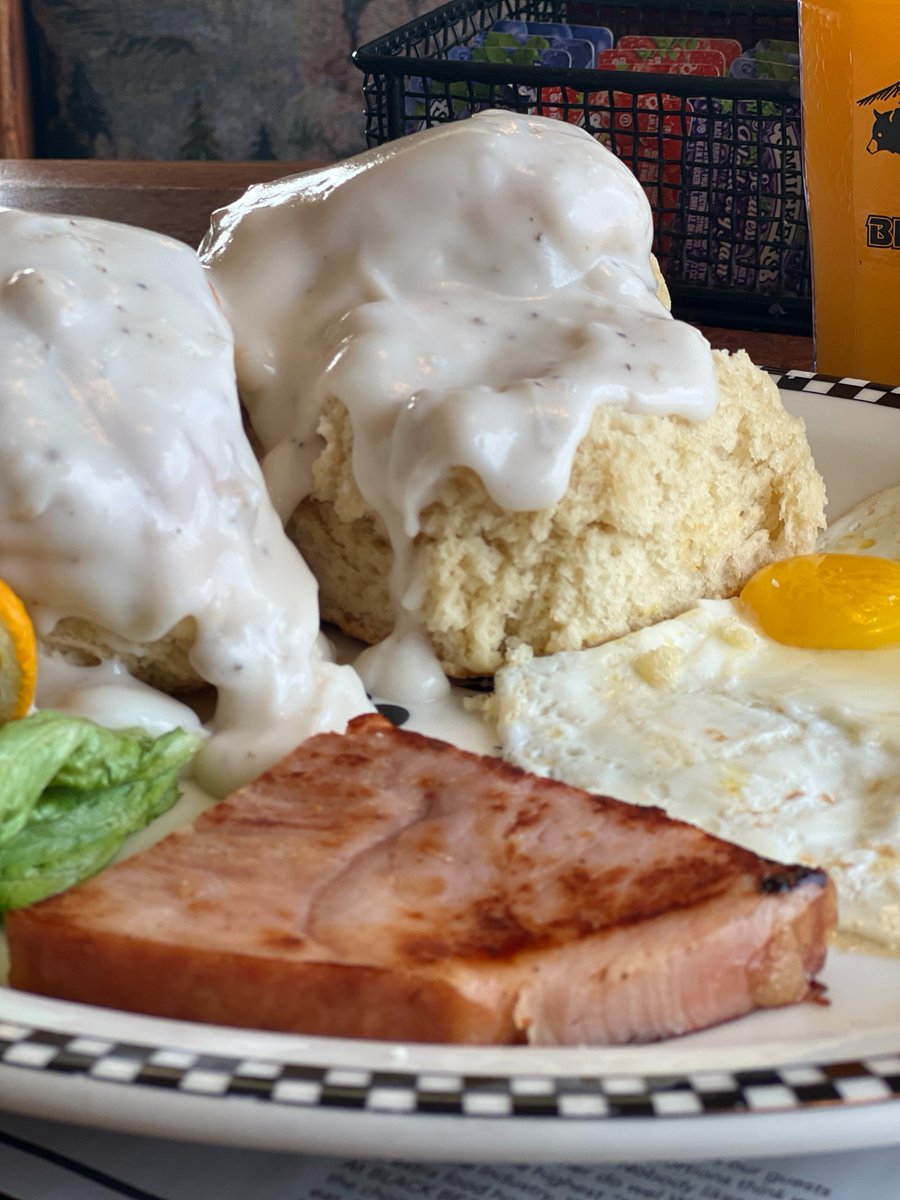 BlackBearDiner's tweet photo. A ham-bitious Bear’s Choice to start the morning. 🐻🍳
–just one of 200+ ways to build your own bear hug of a breakfast.

#BearsChoice #BlackBearDiner #BreakfastAllDay #BreakfastLovers #SweetAndSavory #BiscuitsAndGravy https://t.co/X2JKIxGMIn
