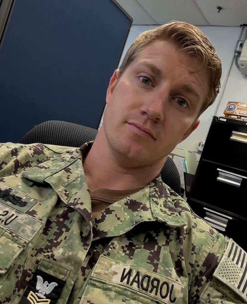 12seanzie's tweet photo. How do we feel about the Superman curl? https://t.co/6Zr0QImr5f