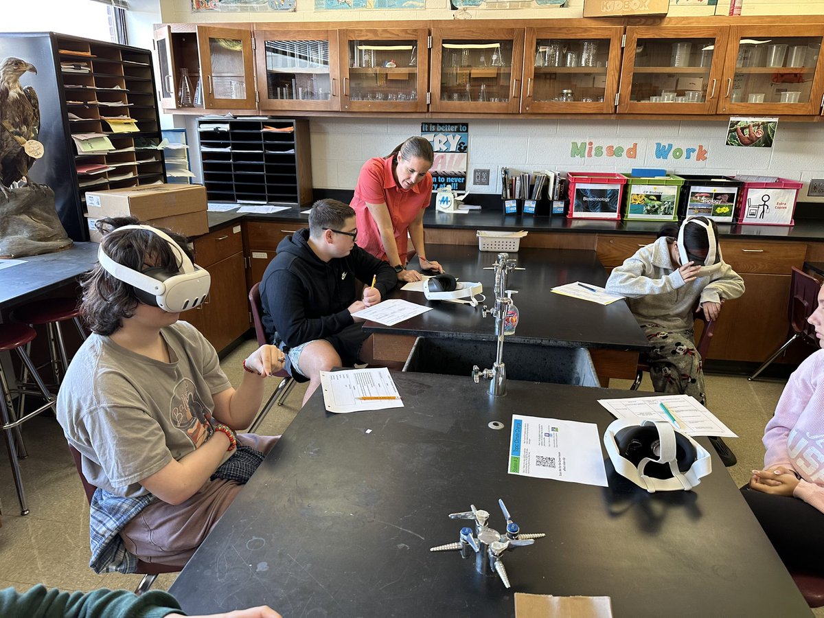 🌊 Awesome collaboration with Mrs. Roe and her HS biology classes today! During this station rotation, students used our new Meta3 VR headsets to see how climate change is impacting and reshaping our oceans. 🌎 🔥 Hands-on, minds-on, and fully immersive science learning!