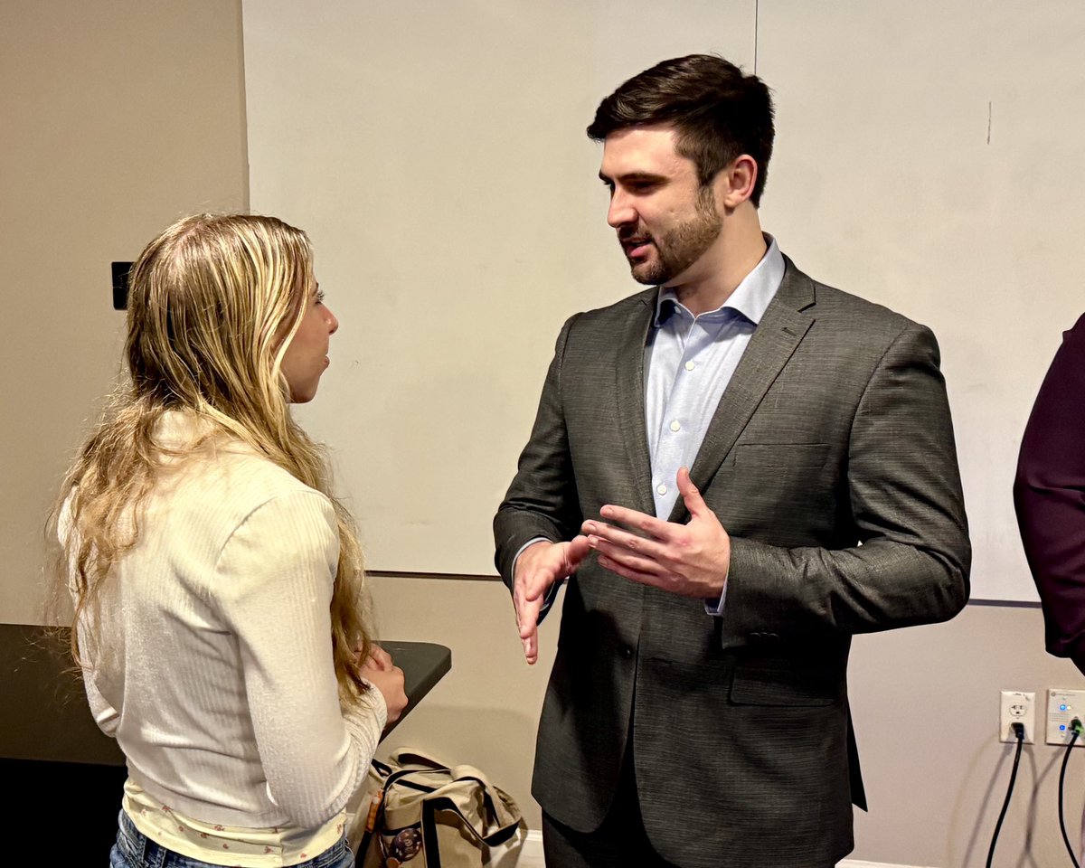noahforflorida's tweet photo. Last night I had the opportunity to connect with the UCF College Democrats!

Thank you to UCF Dems for hosting and to every student who came ready with thoughtful, important questions. There’s no path to victory in FL-7 without the Knights, let’s win this together! #FL07 #UCF https://t.co/m6GEvUih5Y