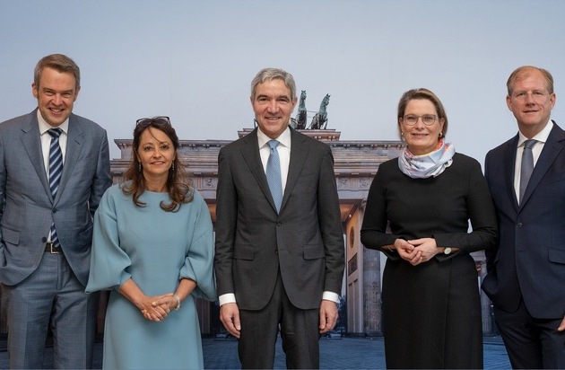 BVerfG-Präsident Harbarth zum Auftakt des 31. Weltkongresses des Notariats in Berlin: "Notarinnen und Notare sind das Gesicht des Rechtsstaats", Justizministerin Hubig: "Sie sind Bewahrer des Rechts". presseportal.de/pm/61304/61305… #ots #politik #news