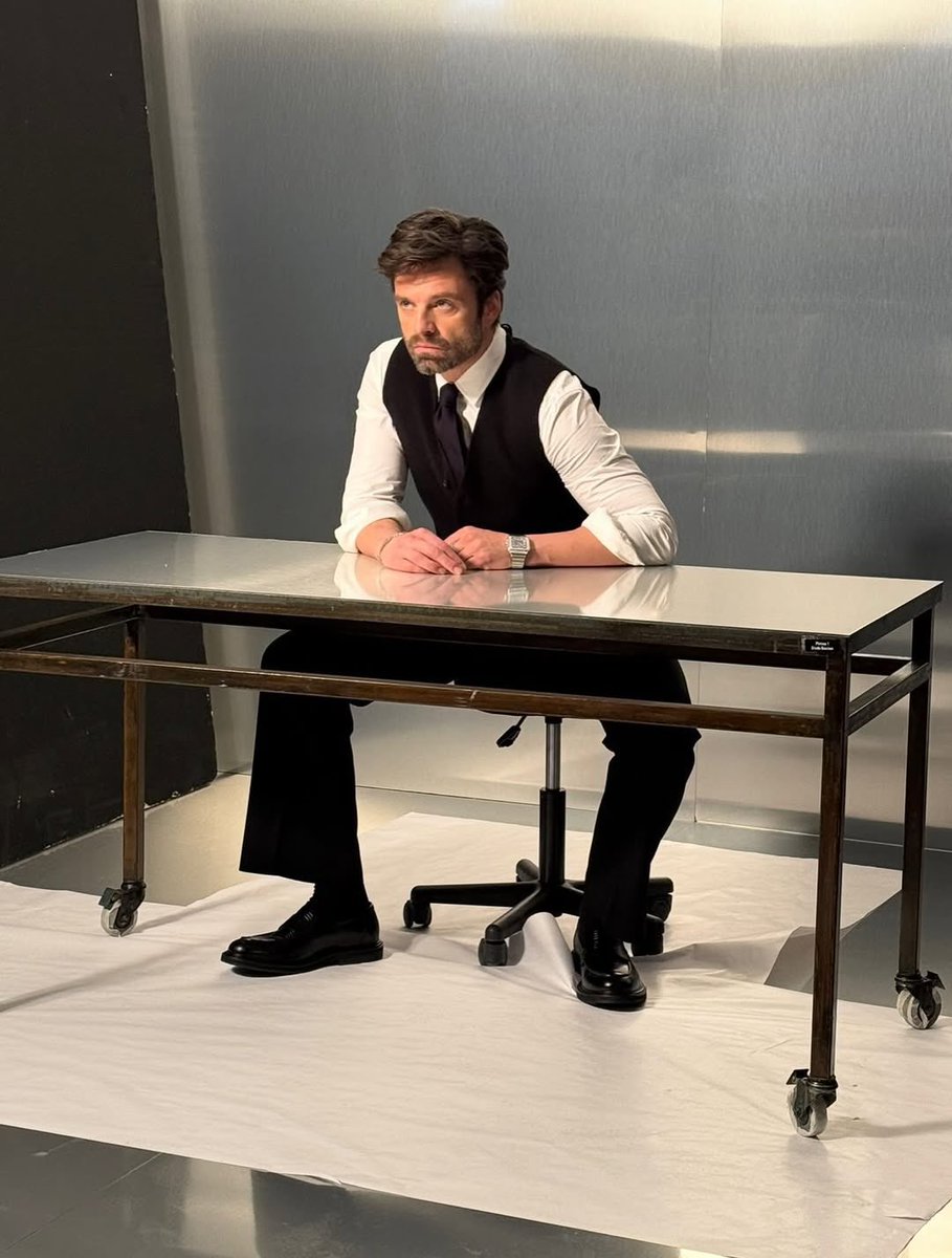 📸| Nos desacostumamos com tantas fotos! 

Novas fotos de Sebastian Stan no ensaio fotográfico para a Cartier. 

📲: Michael Fisher via Instagram.