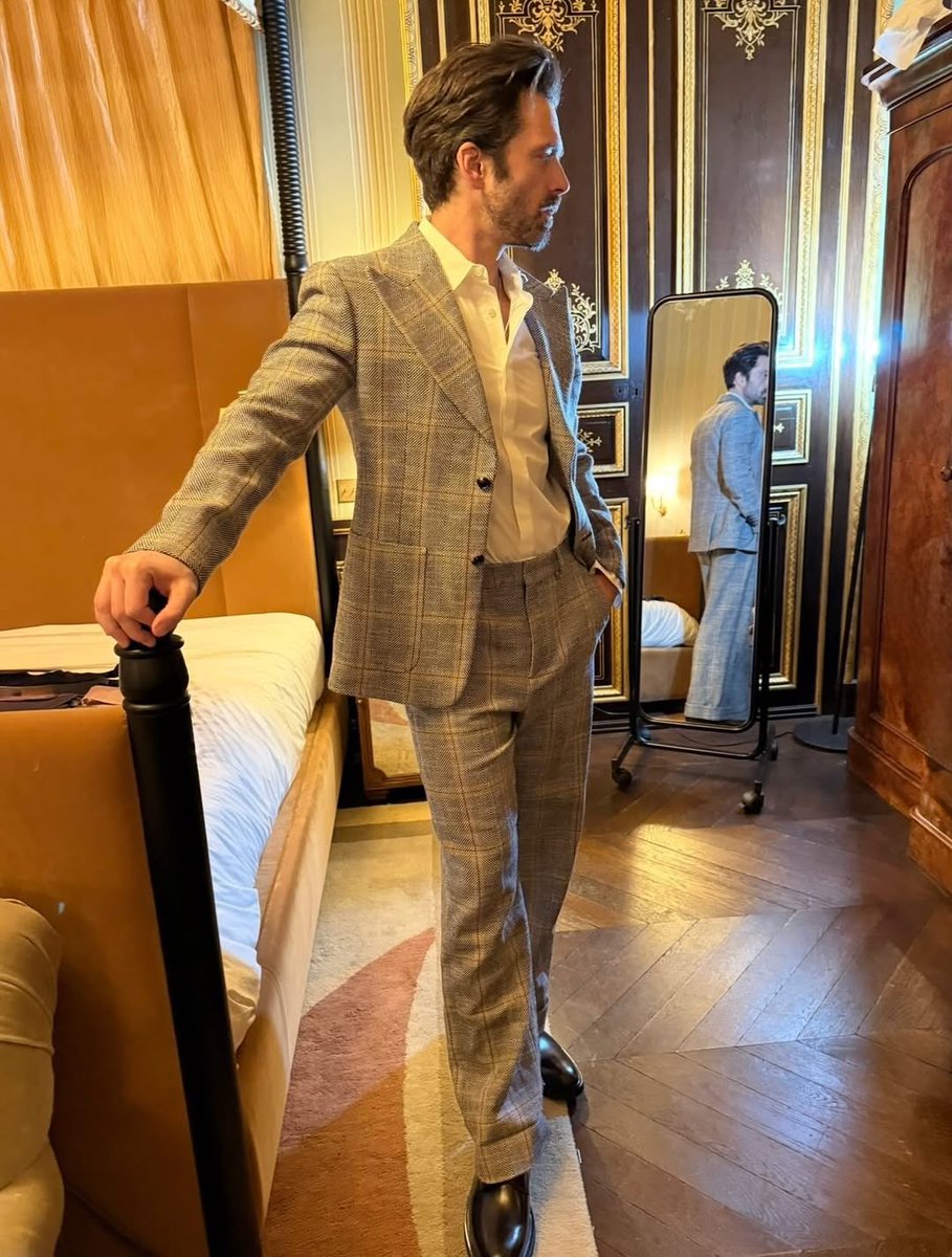 📸| Nova foto de Sebastian Stan no ensaio fotográfico para a Cartier. 

📲: Michael Fisher via Instagram.