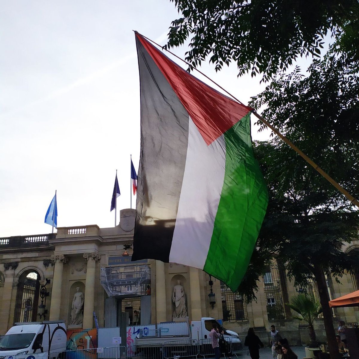 Gaza, Bordeaux est avec toi !

Les passagers de la flottille de la liberté doivent être libérés immédiatement.

Que les puissants entendent le cri des foules rassemblées dans le monde entier pour réclamer la fin du génocide et de la colonisation !
