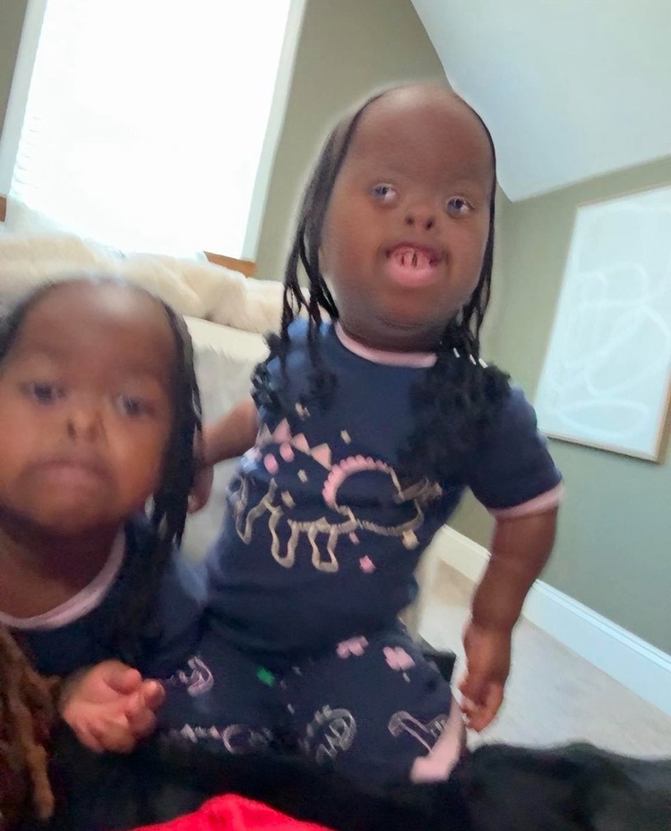 theerealistjojo's tweet photo. @HollyyDollaz ain’t these your kids first day off school?? https://t.co/gsF859y3Nh