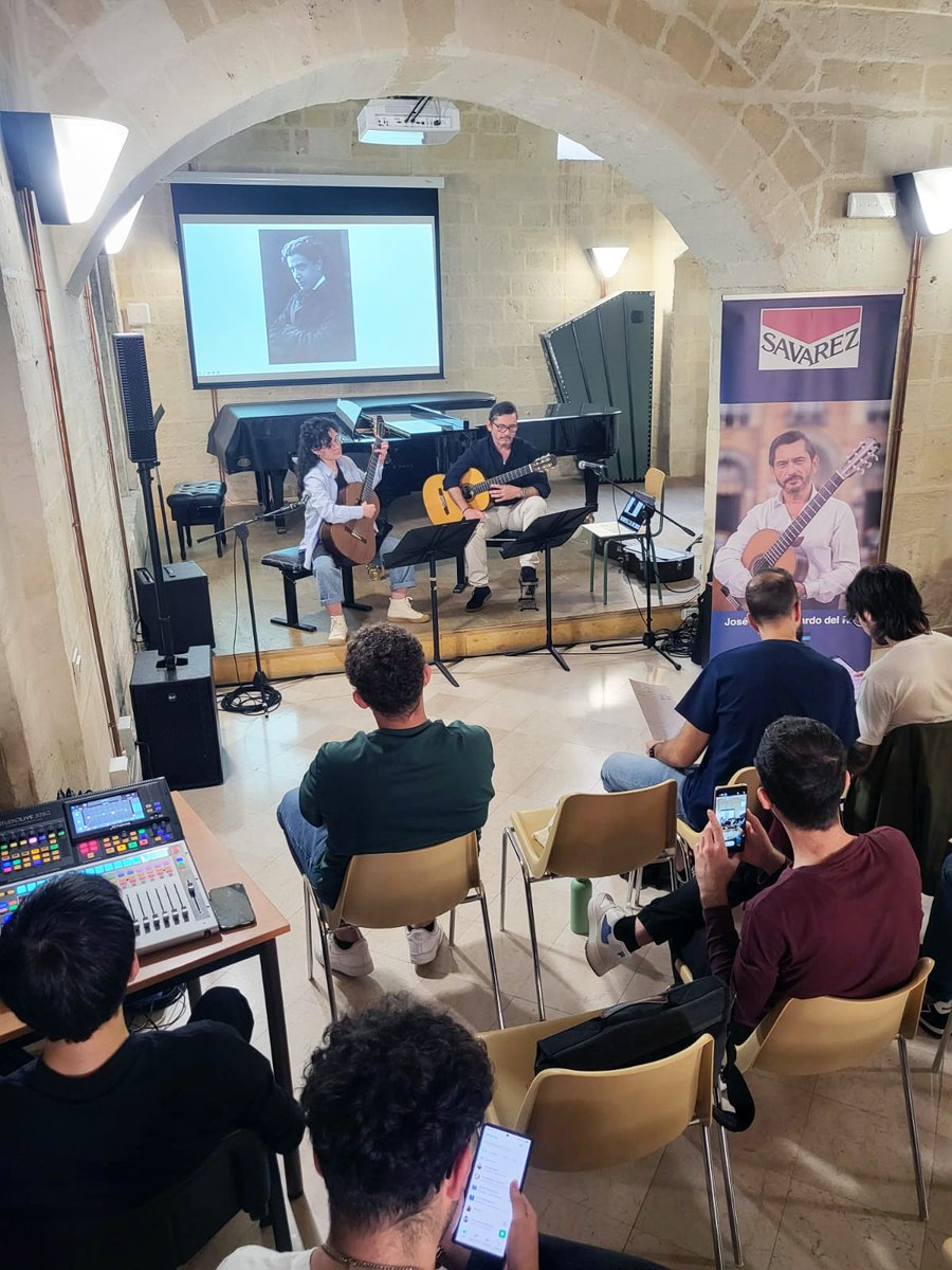 📷Tres días intensos y de inmersión plena en la #guitarraespañola. Gracias Conservatorio di Musica "E.R. Duni" - Matera con los que es un placer trabajar. Gracias como siempre al apoyo incondicional de #Savarez en todos mis proyectos.