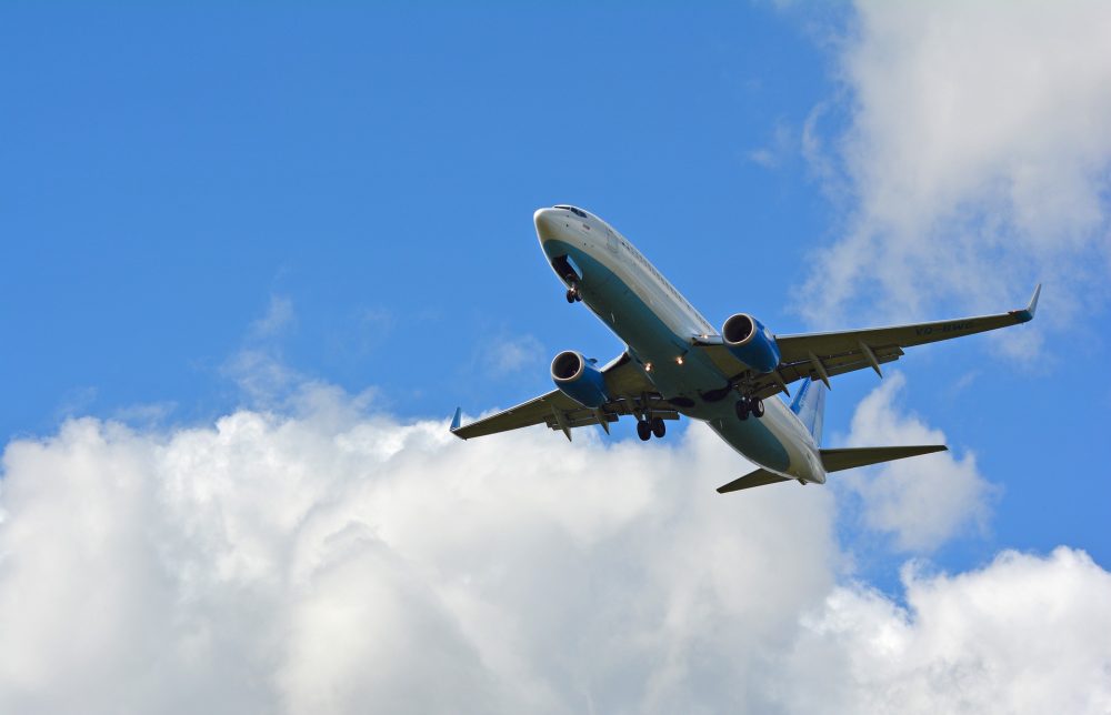 🔍 How do oligopolies impact competition? With only a few big players, markets can see higher prices, limited innovation, and fewer choices—common in sectors like airlines and tech. Discover how this affects consumers! 📈💼 Read more: tinyurl.com/3wsbunja

#Oligopoly