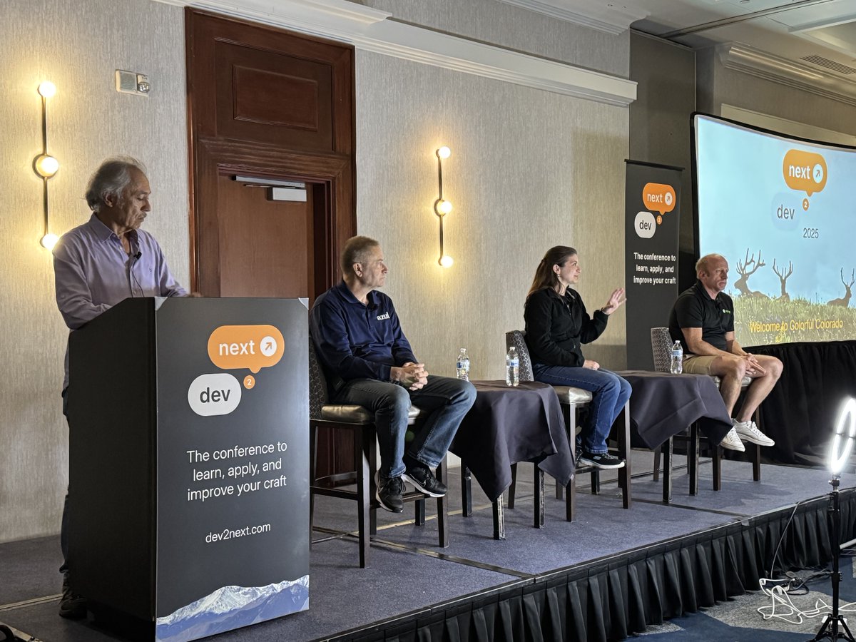 dev2next's tweet image. GenAI: Are we evolving the craft of software development — or eroding it? 🤖💻
At #dev2next, @frankgreco, @speakjava, @therealdanvega & @JMHReif shared candid insights on the future of our profession in a packed keynote panel.
📸 Check out photos from the panel below!