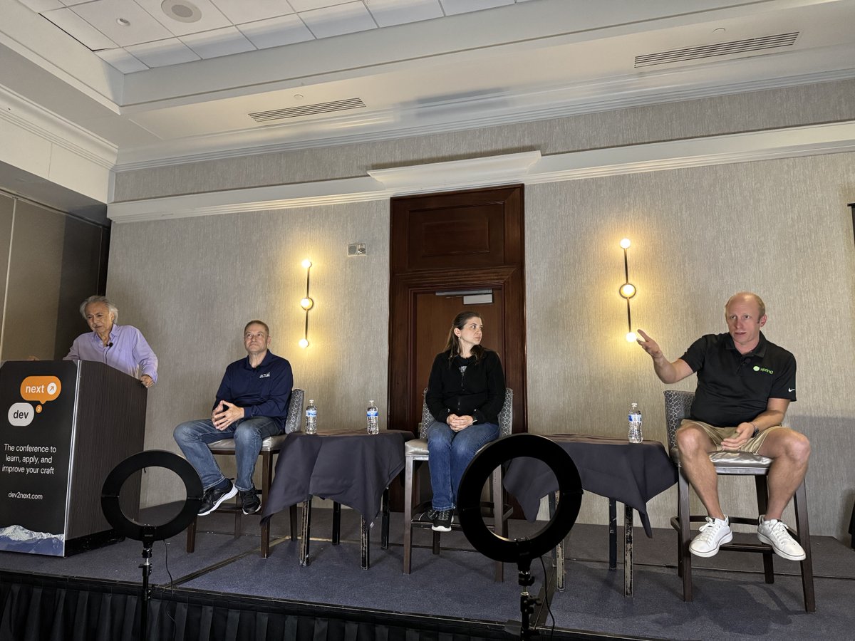 dev2next's tweet image. GenAI: Are we evolving the craft of software development — or eroding it? 🤖💻
At #dev2next, @frankgreco, @speakjava, @therealdanvega & @JMHReif shared candid insights on the future of our profession in a packed keynote panel.
📸 Check out photos from the panel below!