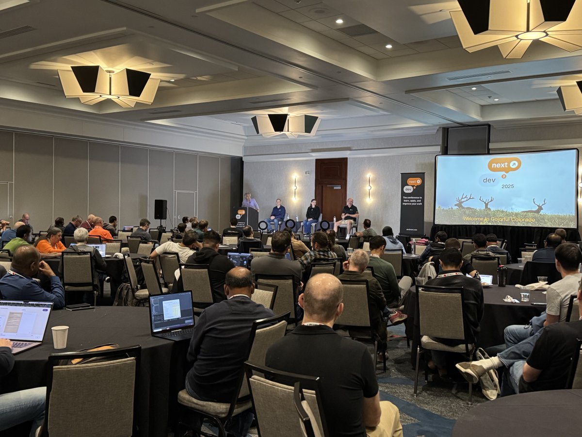 dev2next's tweet image. GenAI: Are we evolving the craft of software development — or eroding it? 🤖💻
At #dev2next, @frankgreco, @speakjava, @therealdanvega & @JMHReif shared candid insights on the future of our profession in a packed keynote panel.
📸 Check out photos from the panel below!