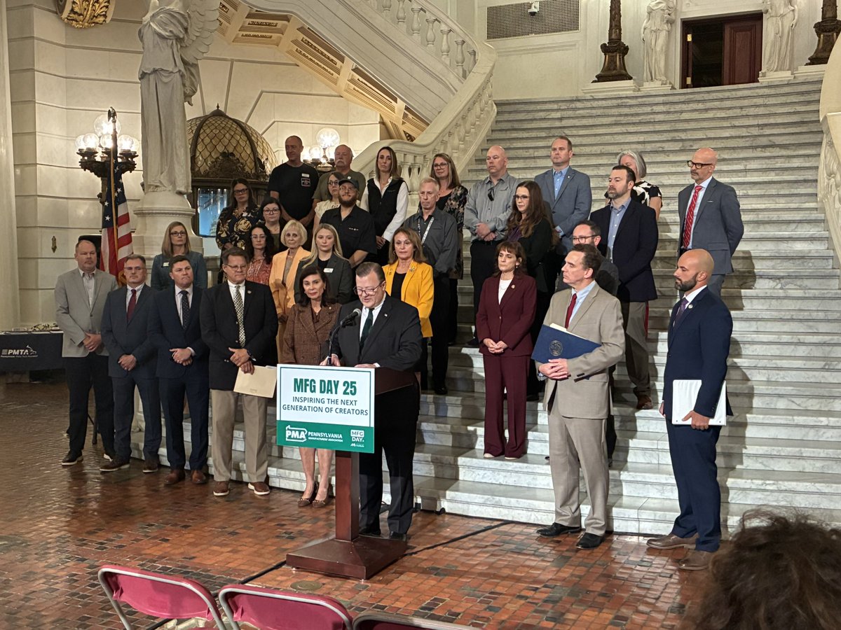 MarcellusGas's tweet image. We were pleased to join @PAManufacturers yesterday to celebrate #ManufacturingDay in Harrisburg. PA’s abundant, reliable natural gas has fueled a manufacturing resurgence in the Commonwealth. When PA leads, America benefits. 🇺🇸👨‍🏭⚡️