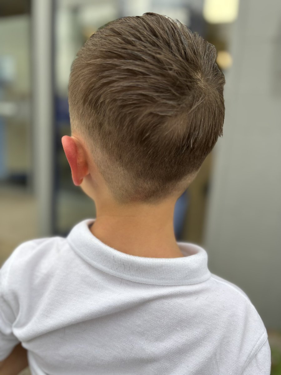 mikeygreen68's tweet photo. Pre-Holiday Haircut โ๏ธ๐ฟ๐for Tommy with Barri at @lazaroubrothers #LookingSharp #LookingCool #Birchgrove #Cardiff #KeepingItLocal https://t.co/6DsLN9J35r