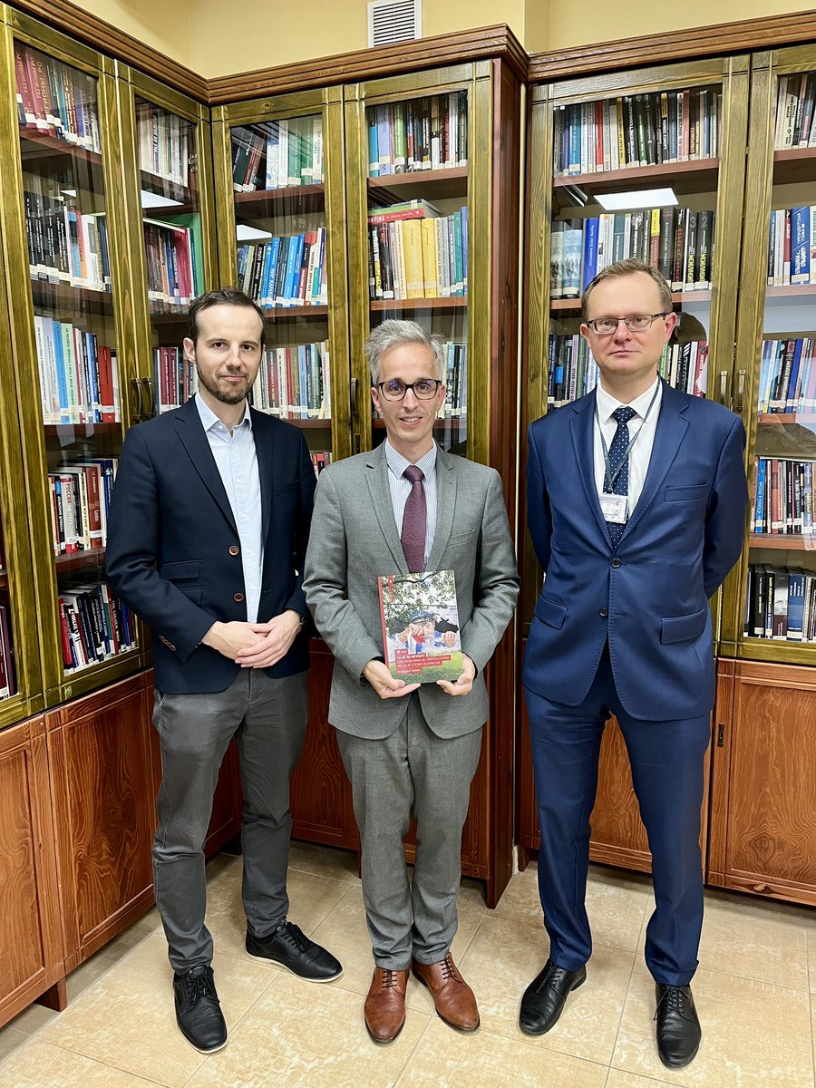 Dziękujemy <a href="/OSW_pl/">OSW – Ośrodek Studiów Wschodnich</a> za zaproszenie na prezentację raportu o dziedzictwie historycznym Czechosłowacji i jego wpływie na kształtowanie relacji Bratysławy i Pragi. Nie zabrakło otwartej i inspirującej dyskusji na temat aktualnych stosunków 🇨🇿🇸🇰🇵🇱. Gratulacje <a href="/DebiecKrzysztof/">Krzysztof Dębiec</a> 👏