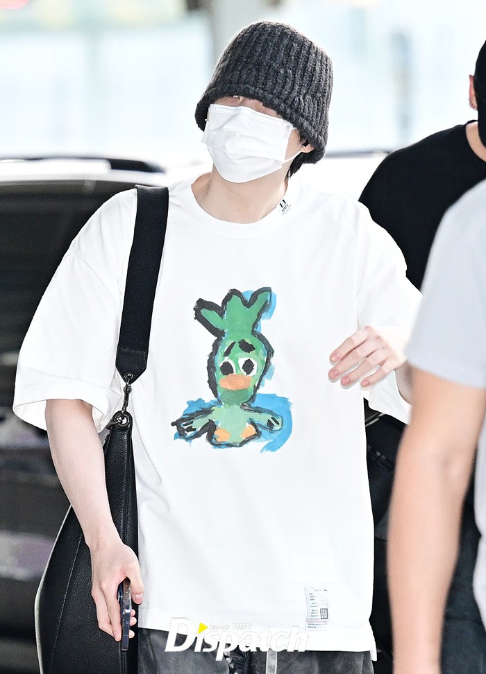 Yoongi_quyt's tweet photo. [ 250707 ] SUGA Airport 2025 
Korea 🛫 US 
Pic 7

#SUGA #AgustD #MinYoongi #슈가 #민윤기 #방탄소년단 #BTS #SUGAstyle https://t.co/duZS1AL1lz