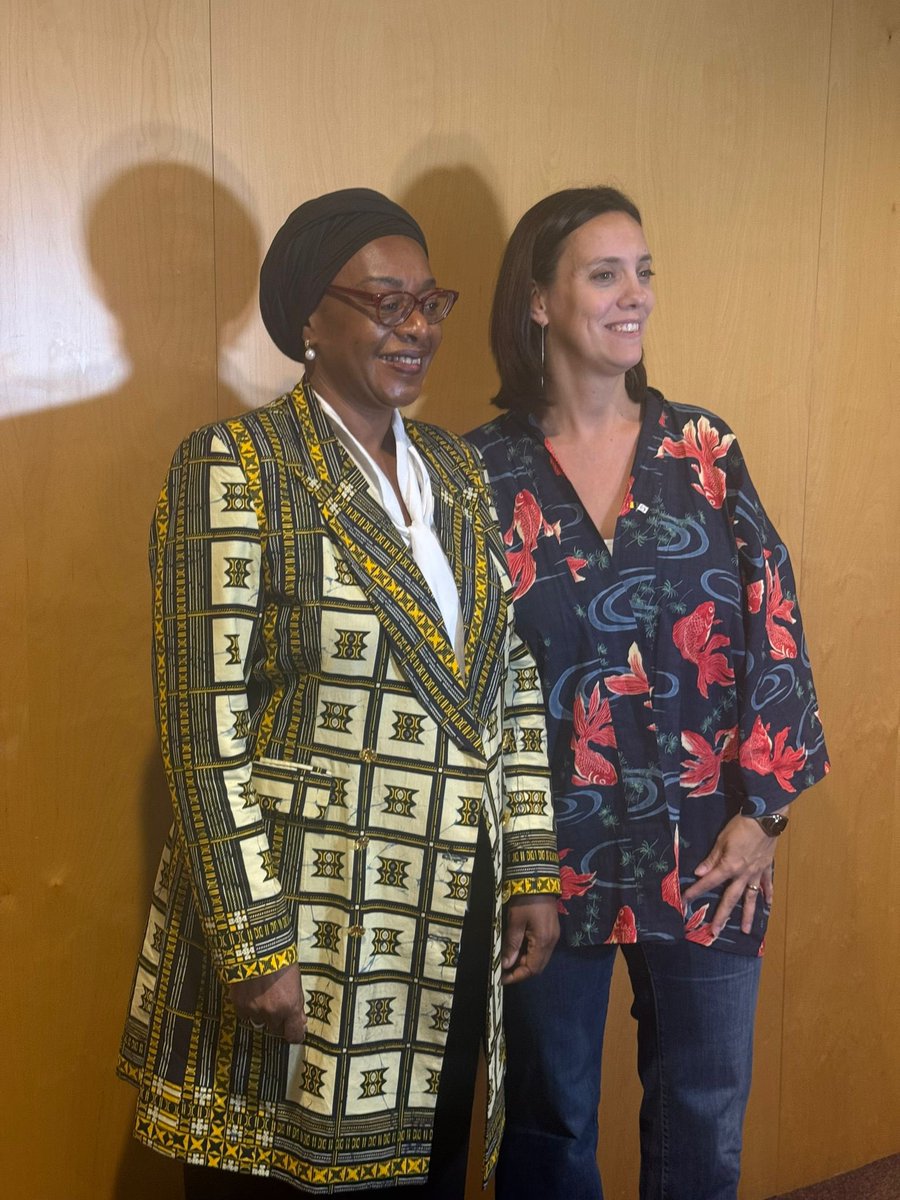 WalbruRDC's tweet photo. 🌍 Rencontre à #MONDIACULT2025 à Barcelone entre la Ministre Présidente, Mme Degryse, et la Ministre de la Culture RDC, Mme Elebe.
✨ Ensemble, la culture est un droit humain et un pilier du développement juste, inclusif, pacifique et durable.

#Culture #DroitsHumains #RDC #FWB https://t.co/ucaaWFLdMP