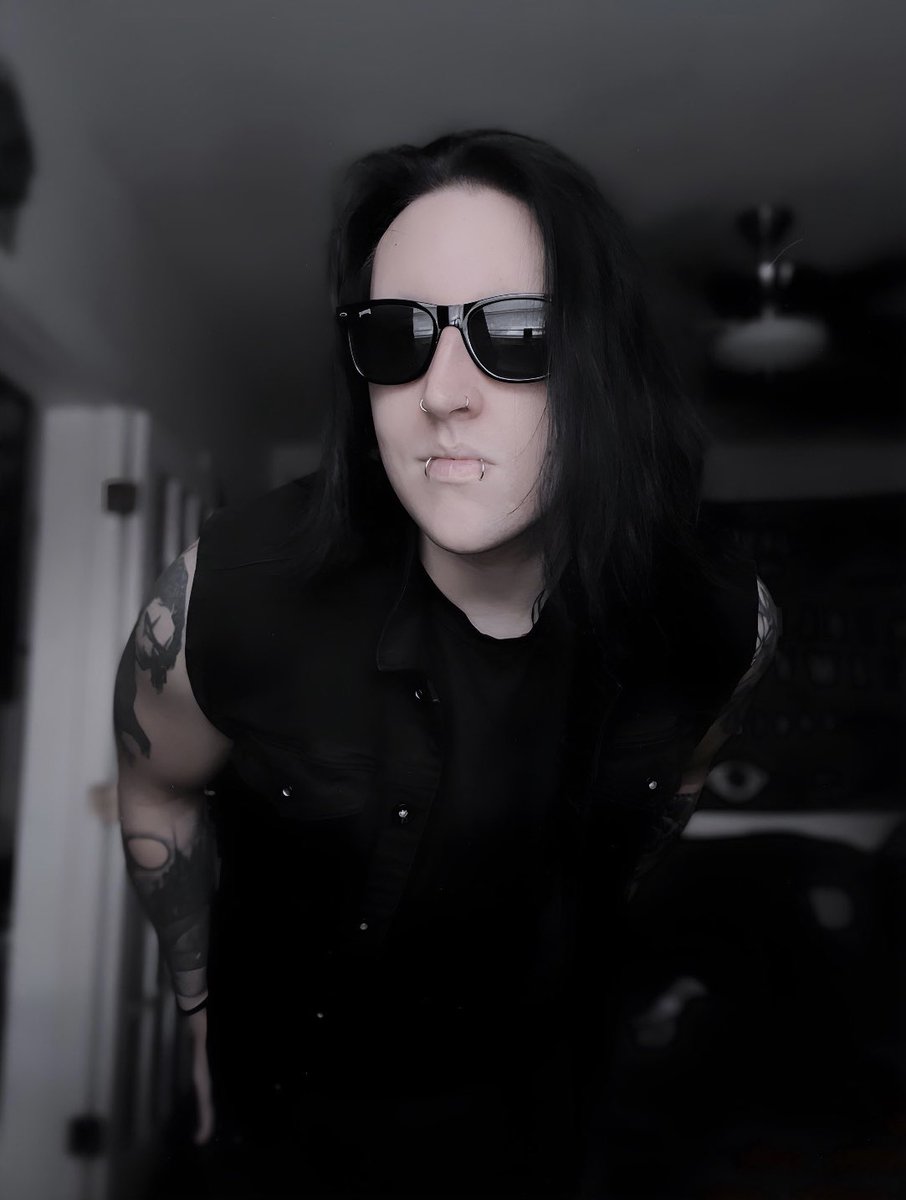 coffin_creeper's tweet photo. 𝕷𝖊𝖙’𝖘 𝖕𝖚𝖙 𝖙𝖍𝖊 𝖌𝖔𝖙𝖍 𝖎𝖓 𝖌𝖔𝖙𝖍 𝖗𝖔𝖈𝖐… https://t.co/JpQzUPQc4u