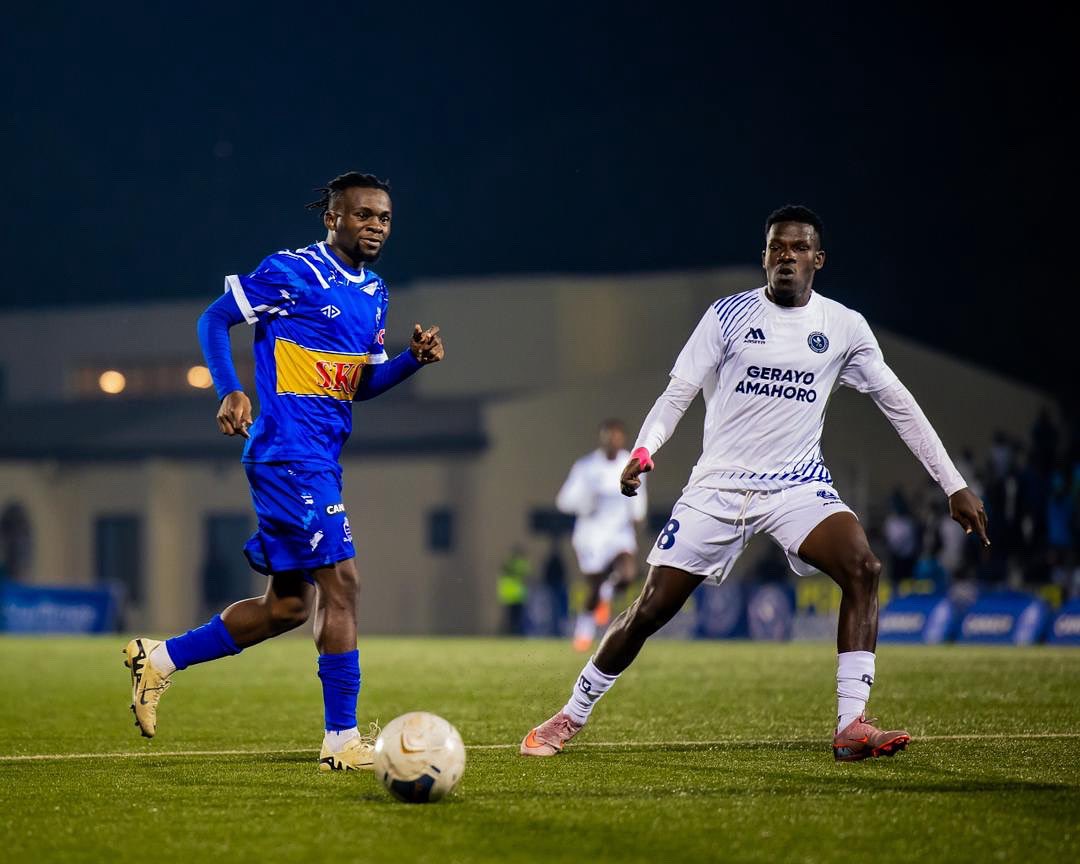 rayon_sports's tweet photo. #RPL || #RAYPOL 

35’

Pushing hard for the equalizer! 🔥⚽💙

Rayon Sports 0-1 Police FC https://t.co/fvx480XLbU