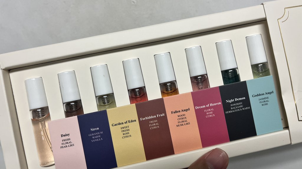piepinaple's tweet photo. mencoba parfum sejuta umat https://t.co/bQYbkEw2EU