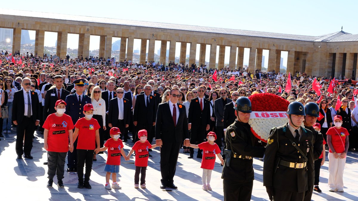 Mücadelemizde hiçbir zaman yalnız olmadık!
#4EkimdeLÖSEVleAnıtkabirde