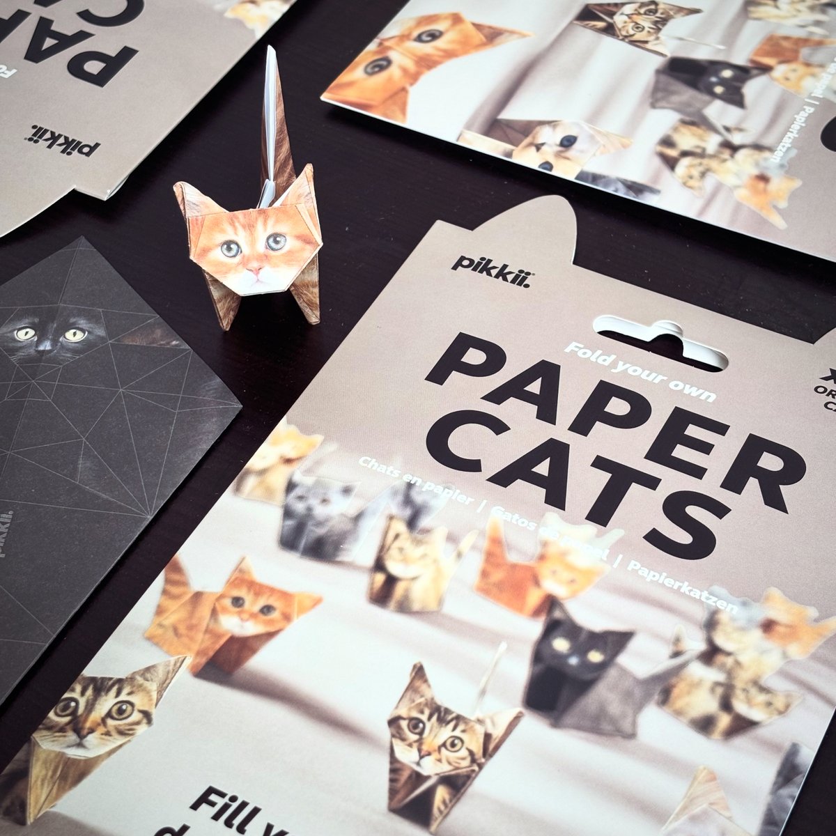 newburycomics's tweet photo. boss said I couldn't get an office cat, so I made one 🐈 

#papercats #buildkit #DIY #origami https://t.co/0qm6hN9MUP