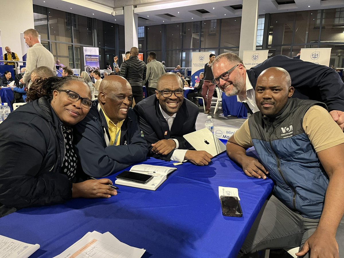 ricardomackenzi's tweet photo. #FirstThursdays in full swing here in Cape Town with @geordinhl @alanwinde !
Anyone can come and share ideas or concerns with @CityofCT & @WesternCapeGov
We bring services directly to the people. #FirstThursday https://t.co/XznnlG1Imp
