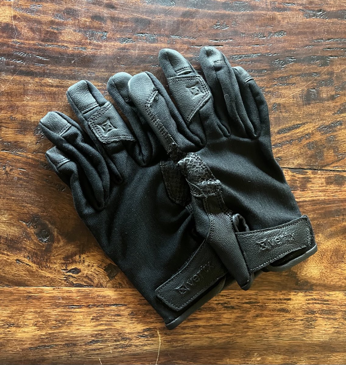 AWRHawkins's tweet image. Wearing ⁦@vertx⁩ gloves as I shoot this fall. Got to try them out at ⁦@GunOwners⁩’ GOALS conference #knoxville and had to get my own pair.