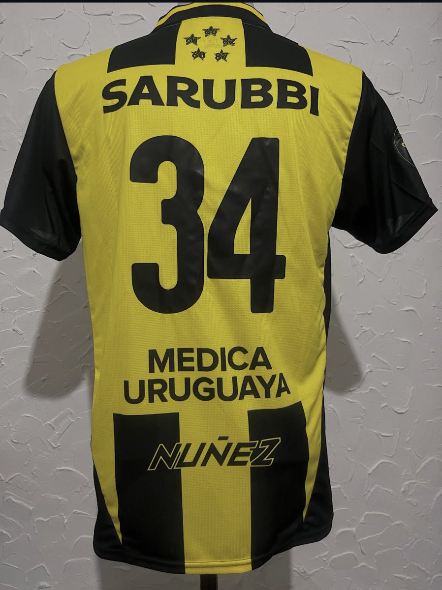 casacasCAP's tweet photo. Camiseta Titular 2025
#34 Nahuel Herrera
- Usada a partir del torneo clausura con Tipografía diferente en el Sarubbi

@OficialCAP @deportes_cap @FormativasCAP @nahuelherreraa4 @capmuseo @HistoriaCAP @AntelDeTodos @bbva_uruguay @AUFOficial @LigaAUF https://t.co/S8iyIgJVqA