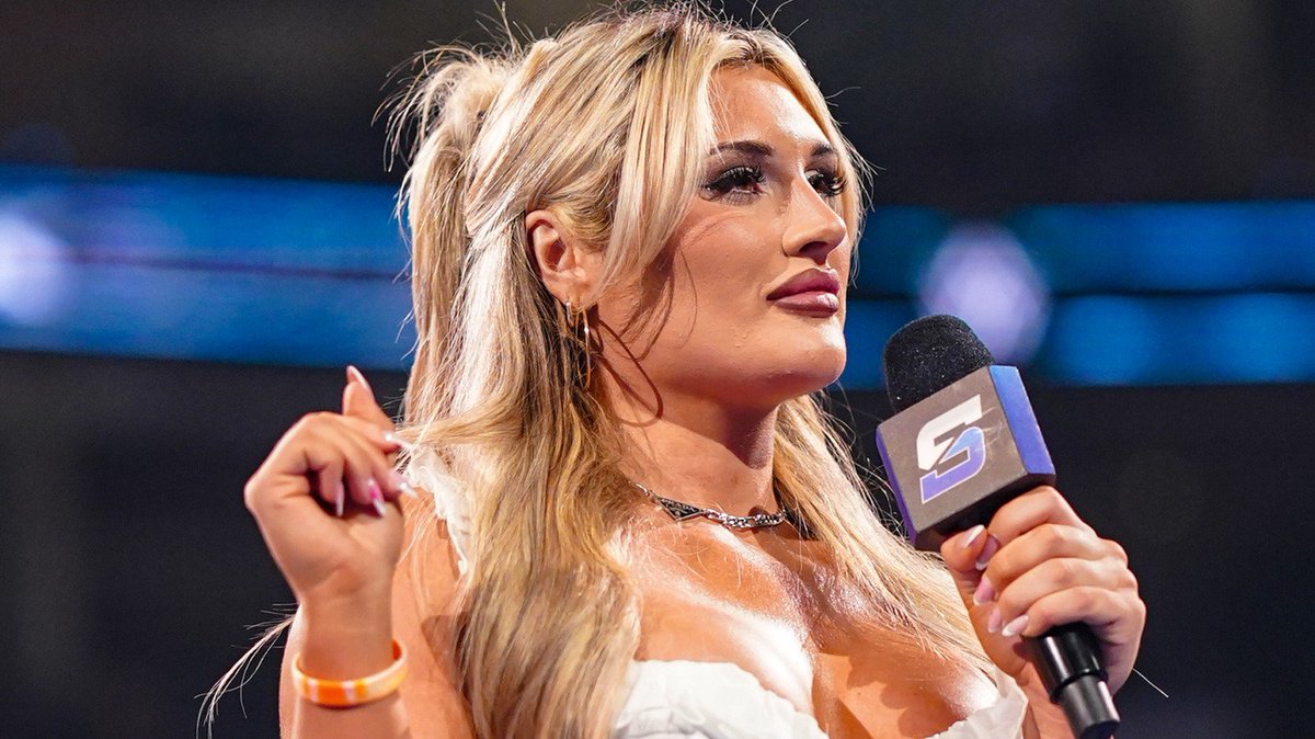 To start the show, we hear from Gold Elegance (<a href="/MaybellJ_38/">Maybell</a>) (<a href="/JulieMay1013/">Julie</a>) (<a href="/0_Maybell_0/">Maybell</a>)
Tiffany Stratton:
"Do you people even deserve to witness this much perfection in one place? I mean, look at us — gold never looked so good."