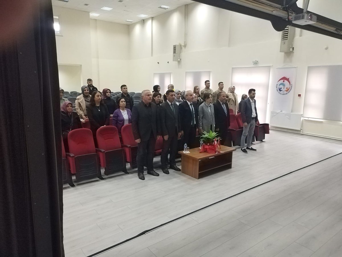 MemOlur's tweet photo. Okul Öncesi Eğitimin yaygınlaştırılması faaliyetleri kapsamında anasını bulun okullarımızın velilerimize yönelik hazırladıkları tanıtım ve bilgilendirme etkinliğine miniklerimiz renk kattı. @tcmeb @Yusuf__Tekin @Erzurum_Mem @ekicis20 @halilgny25 https://t.co/Btg0comlaP