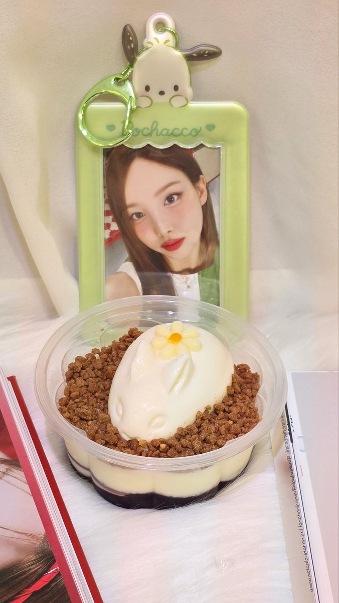 cafeoso_time's tweet photo. 🐰🍮 토끼 푸딩 한 입에 퐁당!
눈도 마음도 탱글해지는 귀염 뿜뿜 푸딩✨

#우유푸딩 #토끼푸딩 #토끼 #명창토끼
#카페오소 #생일카페 #생카 #생일펍 #컵홀더 #데뷔카페 #응원카페 #홍대 #홍대생카 #무료대관 #이벤트카페 #이벤트 #버터쿠키 #디저트 #커스텀디저트 #커스텀음료 https://t.co/XoMvGOHTyS