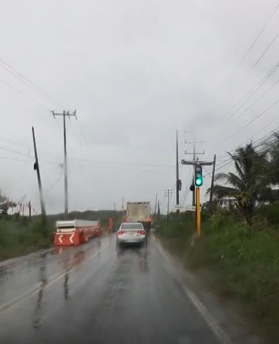 #ATENCIÓN 🚨

🚧 Trabajos en el Puente Calzadas II se encuentran parcialmente detenidos, de manera temporal, debido a las condiciones climáticas.

🚦 Semáforos, bandereros y señalización continúan operando con normalidad para orientar a los conductores.

🌧️ Las labores se