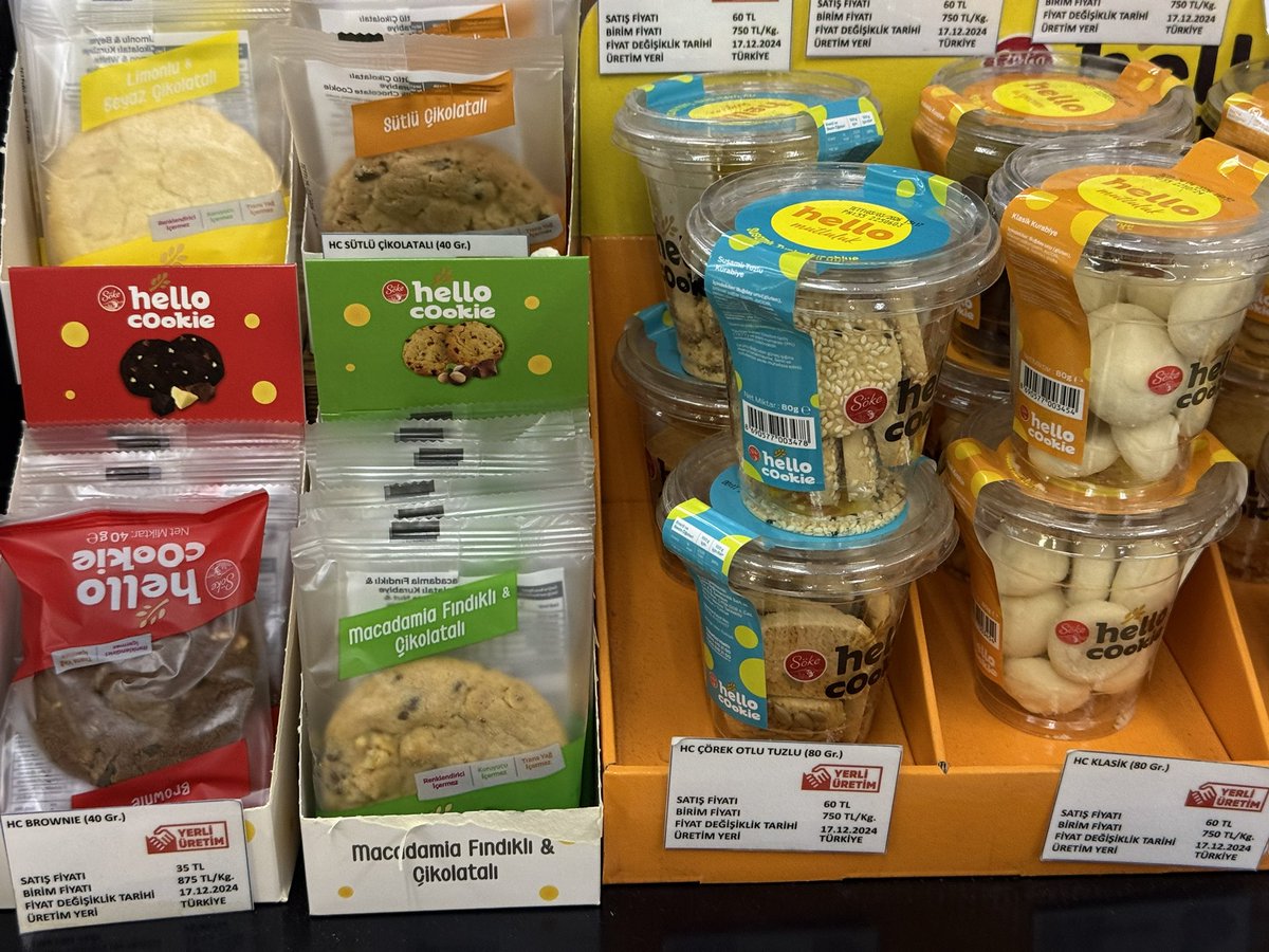 Fiyatları görünce ben şok 
Bi kahve fiyatına kek, kurabiye, latte ve filtre kahve aldık