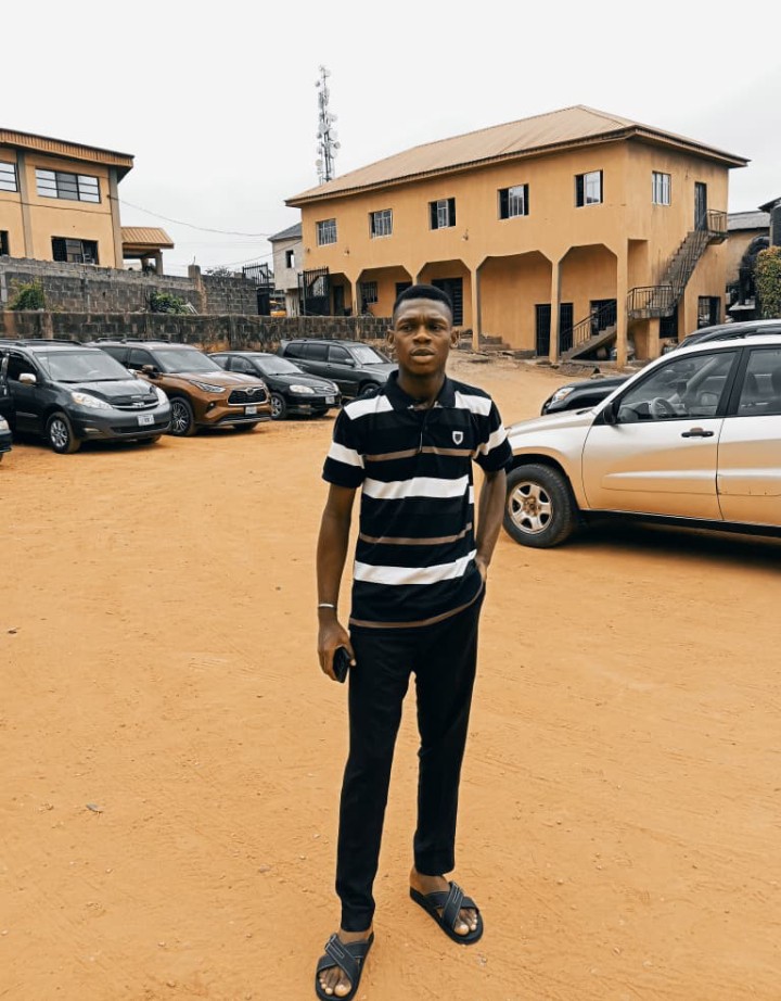 I guess it's time I introduce myself on this space. 
I'm Reagan, a 200l Medical Laboratory Science Student. Ready to connect with other Medical oriented students/Professionals. 

If you see this please follow me I do follow back. Peace and Love. ❤️🥼