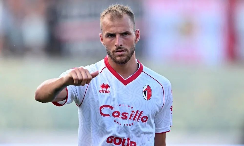 Andy_Calcio's tweet photo. Confirmado: Ocho meses de suspensión para el delantero del #Bari Giuseppe #Sibilli: ha sido declarado culpable de haber participado en apuestas ilegales. https://t.co/TT2FSs92uB