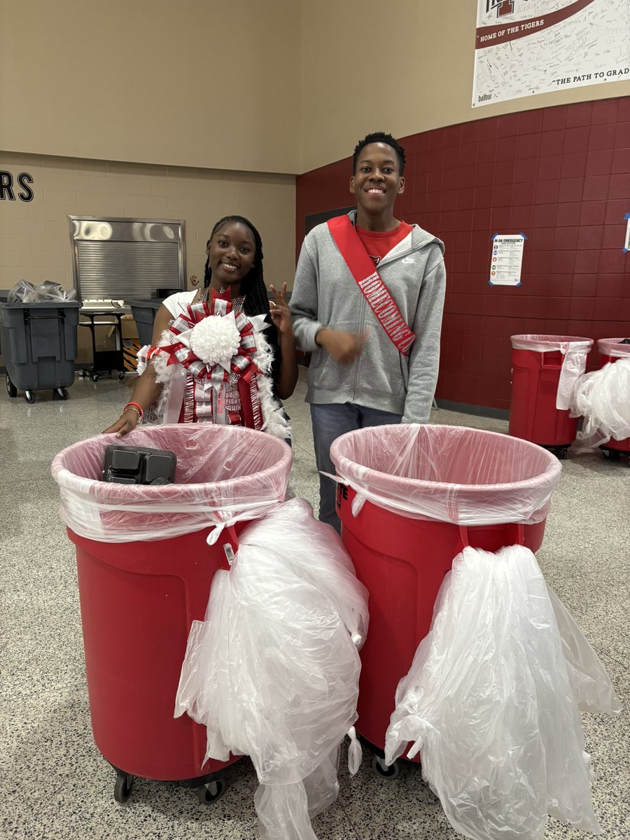 THS_Tigers's tweet image. We are so thankful for our custodians! Thank you to @THS_Ambush for lending a hand and stepping in as our custodians during lunches today! #NationalCuatodianDay #DevelopingLeaders #TheTravisWay