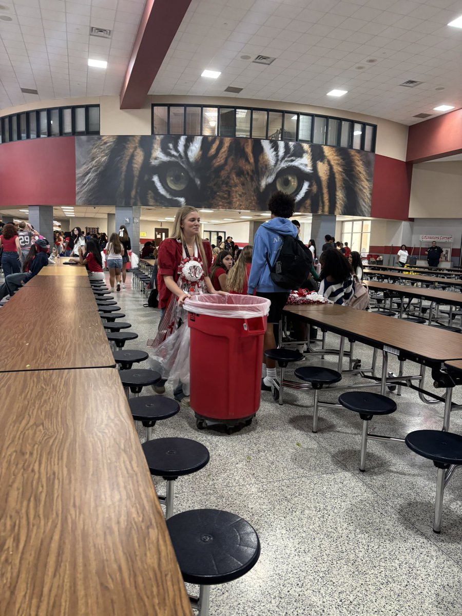 THS_Tigers's tweet image. We are so thankful for our custodians! Thank you to @THS_Ambush for lending a hand and stepping in as our custodians during lunches today! #NationalCuatodianDay #DevelopingLeaders #TheTravisWay