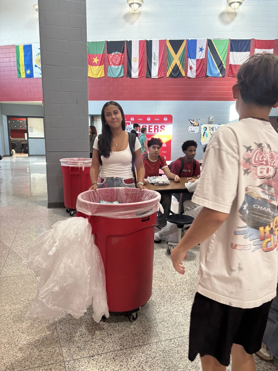 THS_Tigers's tweet image. We are so thankful for our custodians! Thank you to @THS_Ambush for lending a hand and stepping in as our custodians during lunches today! #NationalCuatodianDay #DevelopingLeaders #TheTravisWay