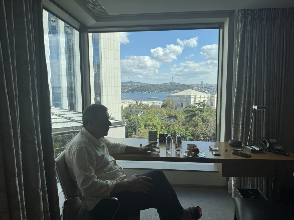 “Yalnızlık bazen insanın kendisiyle en uzun sohbetidir.”