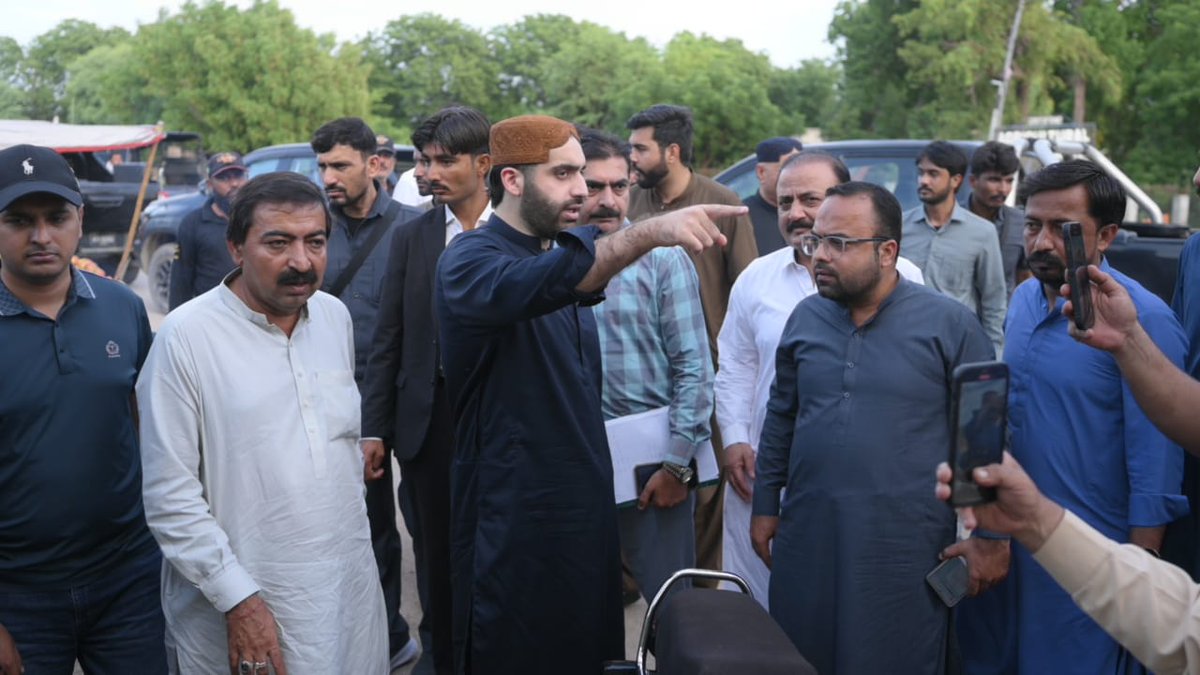 AligulPanhwar71's tweet photo. Awami service first 💚 @rawalsharjeel inspected ongoing works in Tandojam Seri with DC & AC, ensuring better facilities for the people. #PPP #AwamiLeader #SindhPolitics
@sharjeelinam https://t.co/Ai3R0dYwyJ