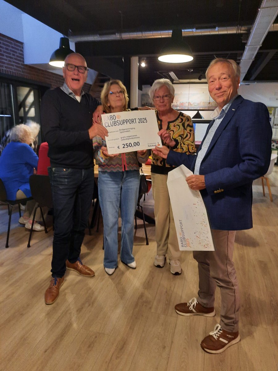 Gisteren de eerste van de 9 Spaarndamse cheques uitgereikt aan de bridgevereniging Spaarndam voorafgaand aan hun wekelijkse clubavond. De financiële support is bedoeld voor het werven en opleiden van nieuwe leden. 
 #raboclubsupportMRA #decooperatieverabobank #Spaarndam