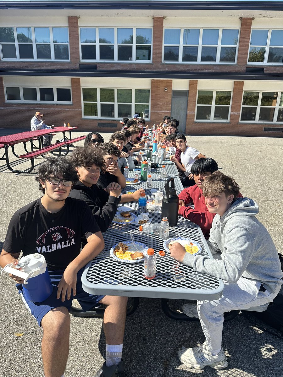 DematteoCoach's tweet photo. Huge THANK YOU to our amazing Viking parents for yet another incredible team feast! 🙌 The food was delicious, and the support you give us is unmatched. We can’t thank you enough! Looking forward to honoring our senior families tomorrow night! ❤️🤍 #Family #Grateful #SeniorNight https://t.co/fqiKJfWCS0