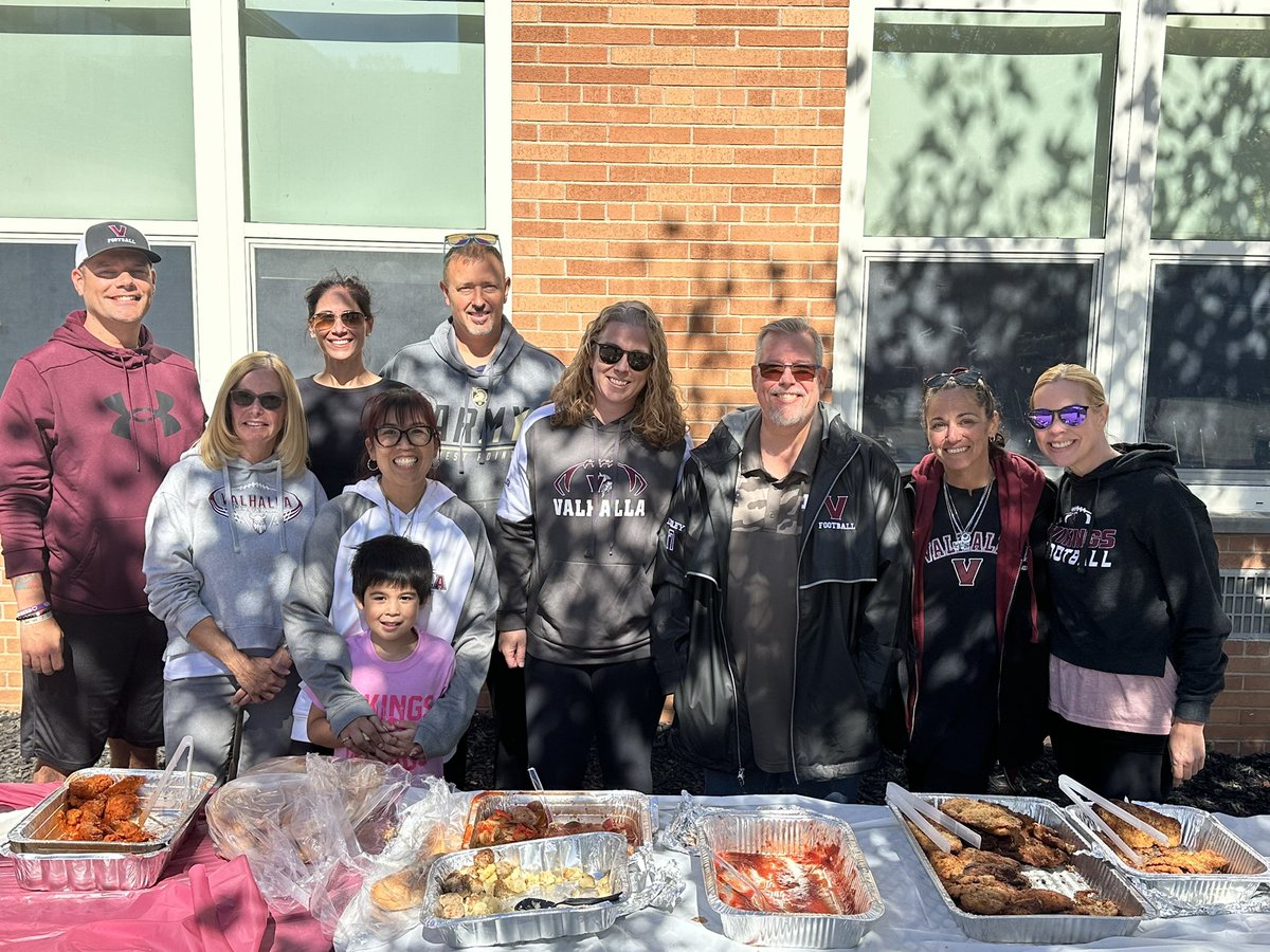 DematteoCoach's tweet photo. Huge THANK YOU to our amazing Viking parents for yet another incredible team feast! 🙌 The food was delicious, and the support you give us is unmatched. We can’t thank you enough! Looking forward to honoring our senior families tomorrow night! ❤️🤍 #Family #Grateful #SeniorNight https://t.co/fqiKJfWCS0