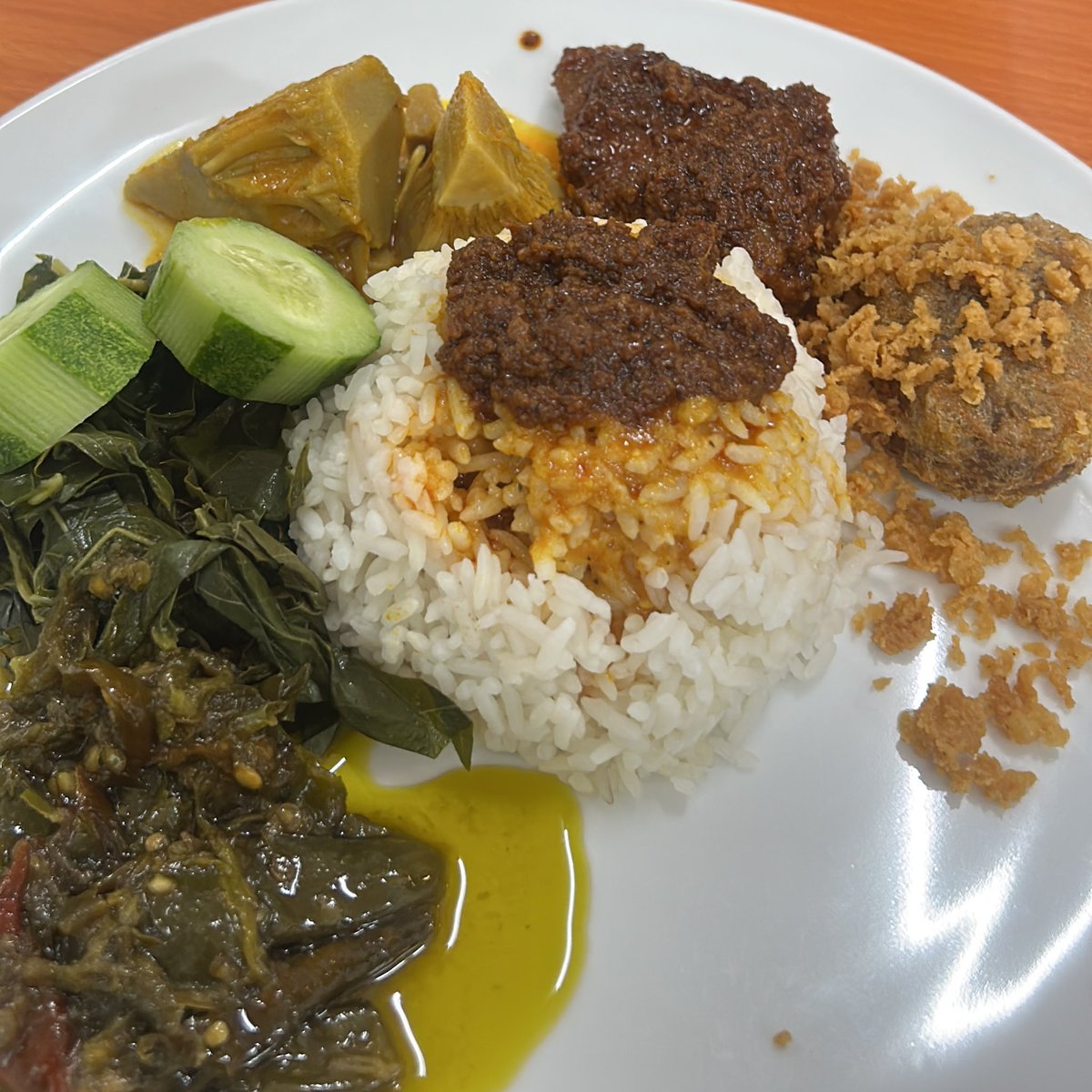danangsubekty's tweet photo. Mulai dari bubur ayam cianjur, nasgor kambing, sampai ke nasi padang https://t.co/Eb85X84Kti