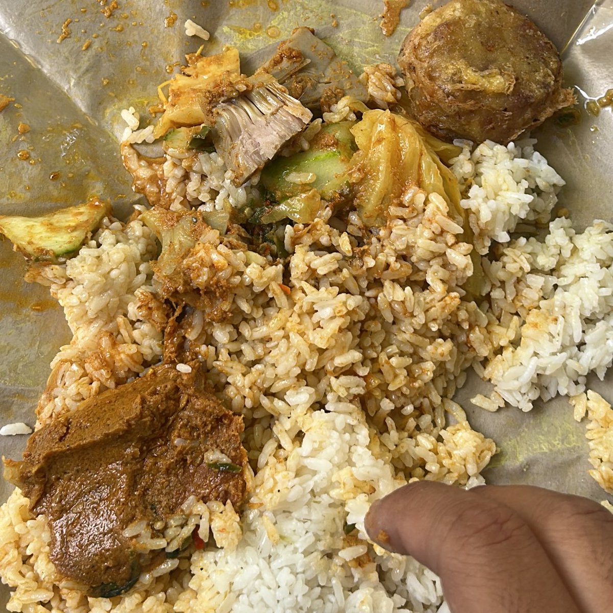 danangsubekty's tweet photo. Mulai dari bubur ayam cianjur, nasgor kambing, sampai ke nasi padang https://t.co/Eb85X84Kti