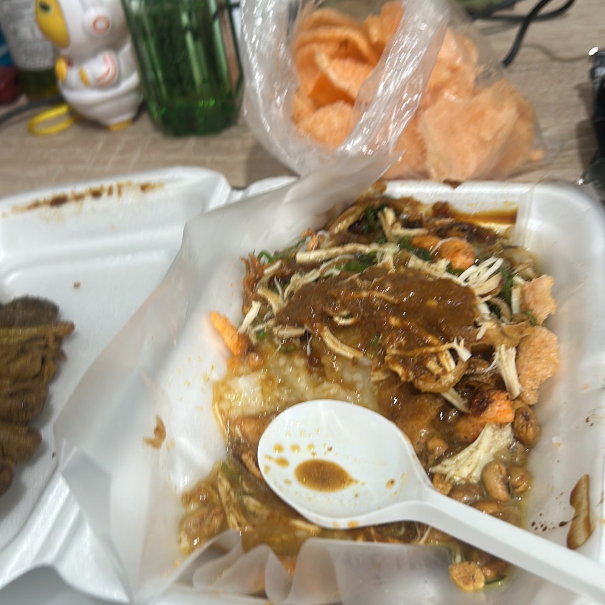 danangsubekty's tweet photo. Mulai dari bubur ayam cianjur, nasgor kambing, sampai ke nasi padang https://t.co/Eb85X84Kti
